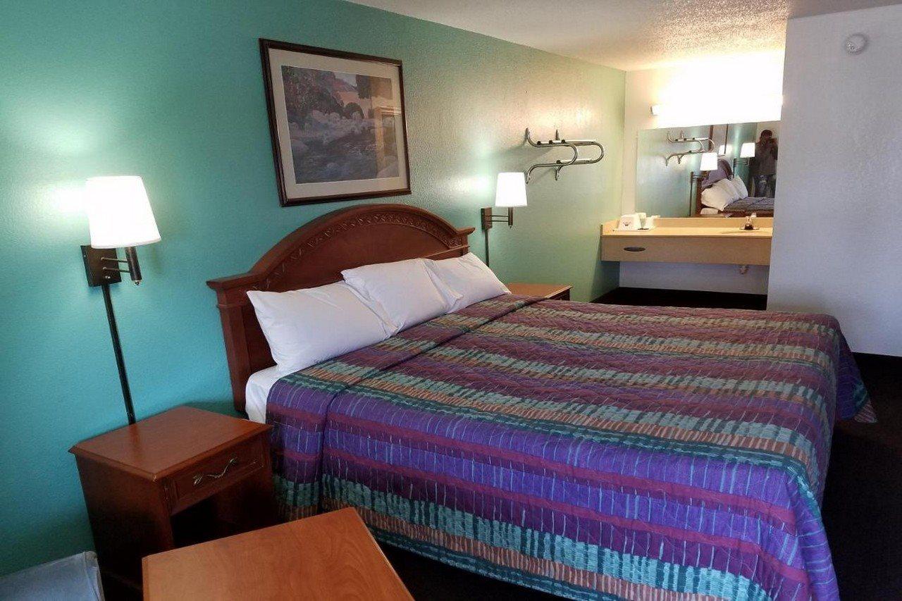 Indy Southwestern Inn-South Индианаполис Экстерьер фото