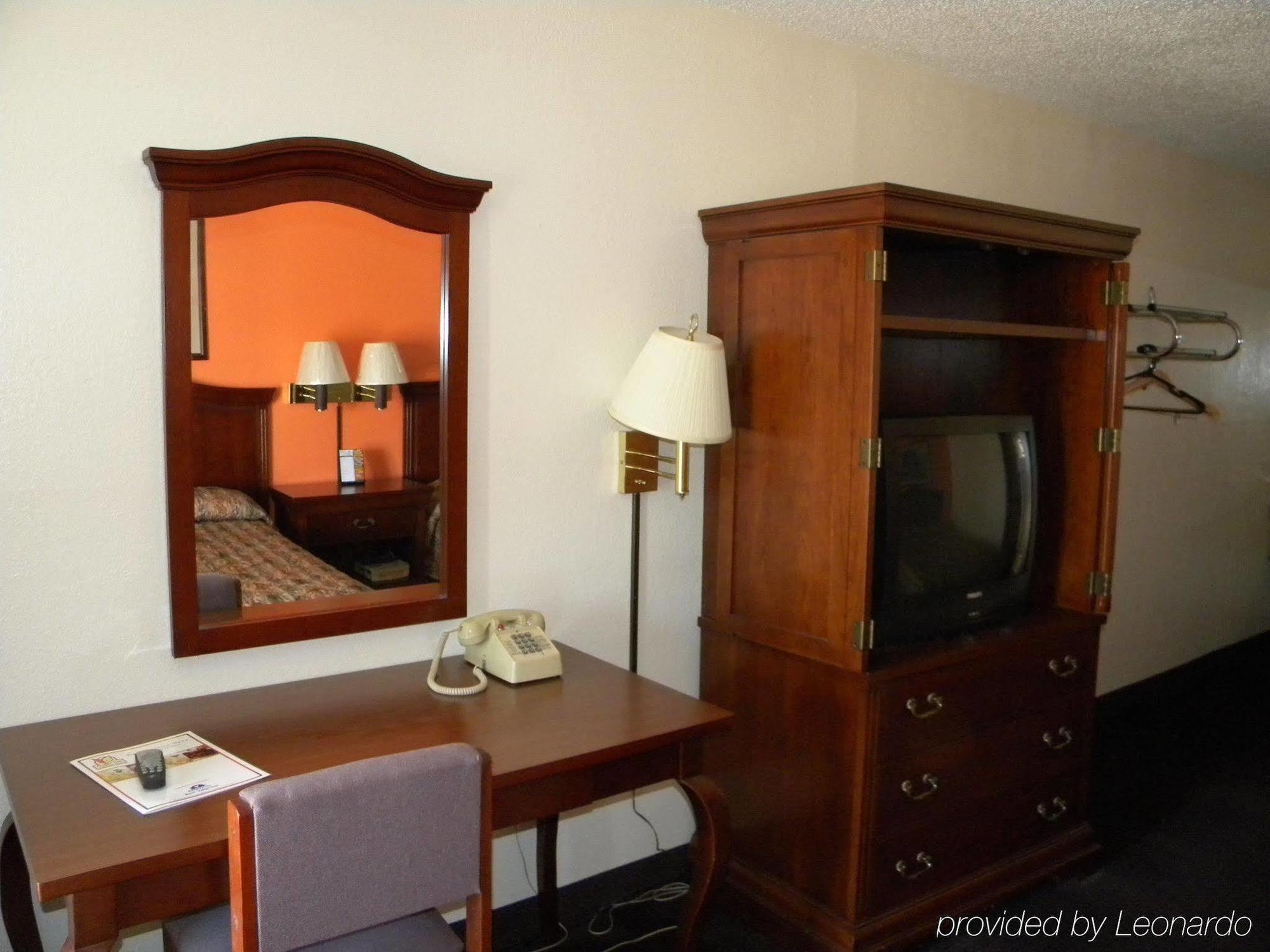 Indy Southwestern Inn-South Индианаполис Номер фото
