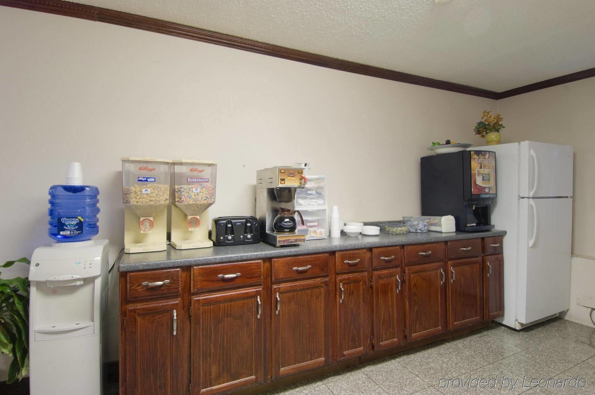 Indy Southwestern Inn-South Индианаполис Ресторан фото